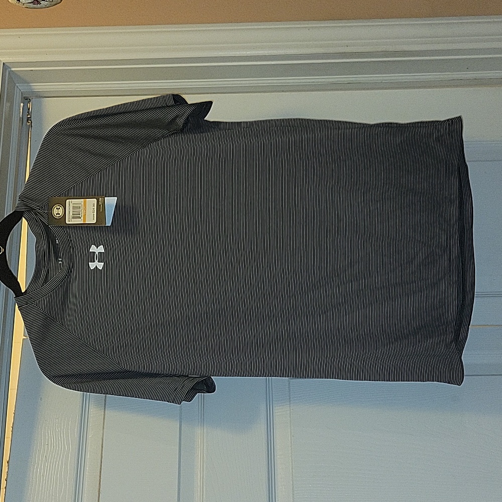 Under Armour mens size small top